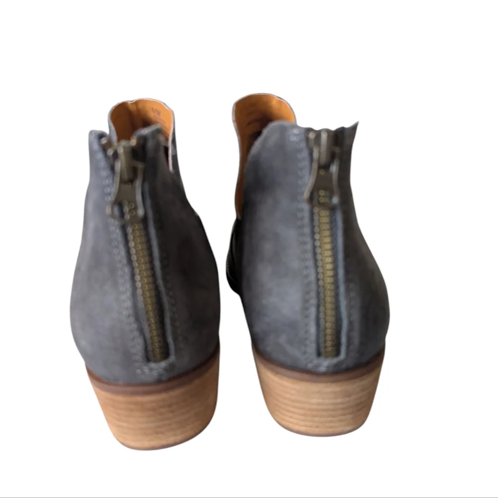 Kork Ease Skye's In Taupe Distressed (Grey) Booties....size 10